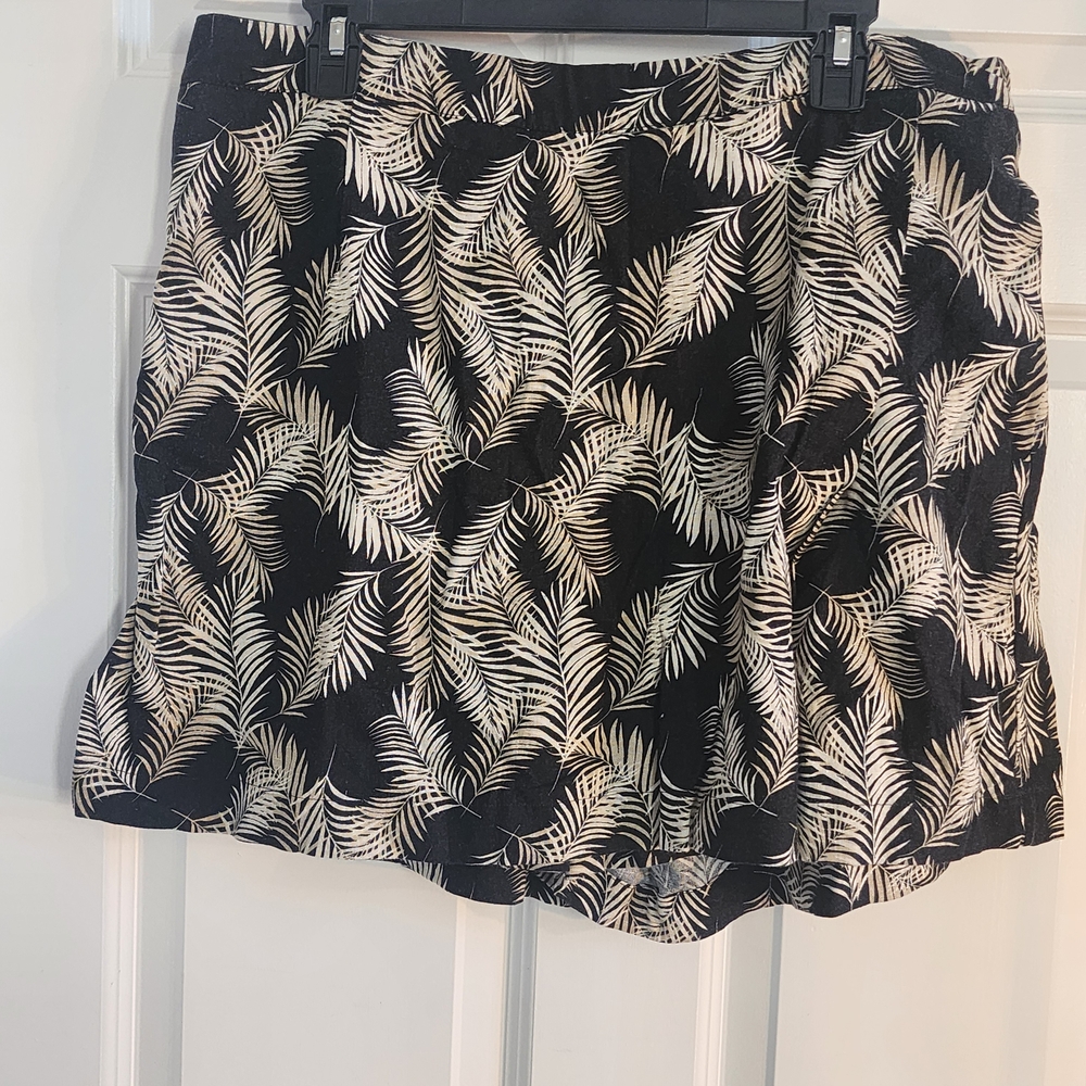 Black and Cream Leaf Print Skirt/Skort
